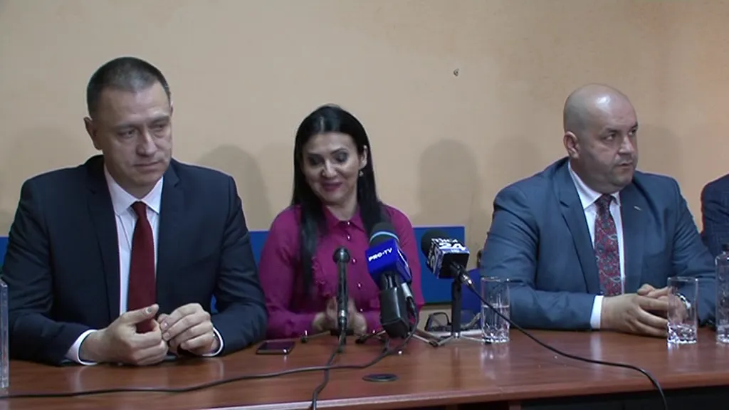 ARADCU 00 SORINA PINTEA MIHAI FIFOR DOREL CAPRAT JOI04APR (90)