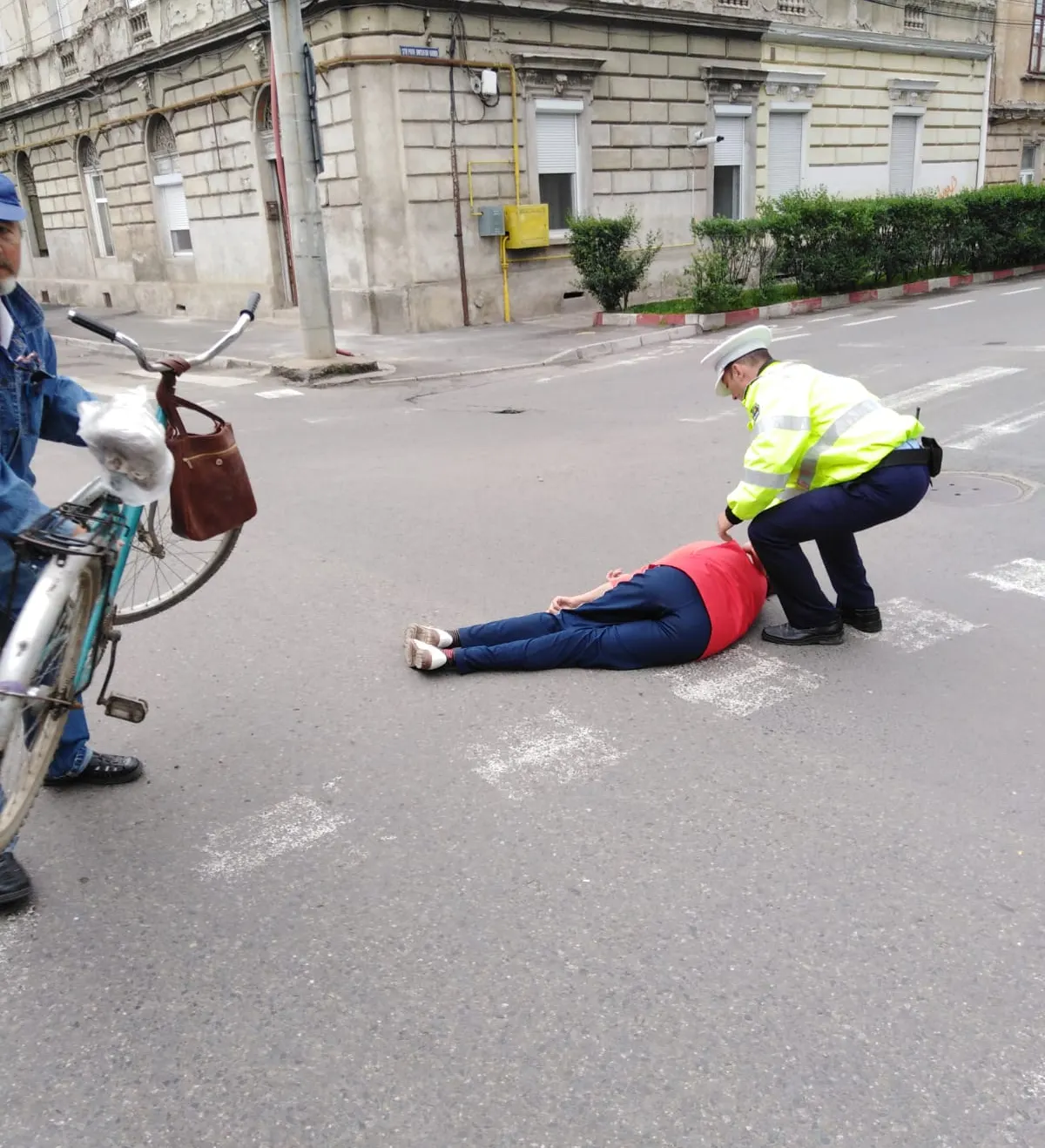 ARADCU 00 BICILISTA POLITIA LOCALA ARAD JOI30MAI (3)