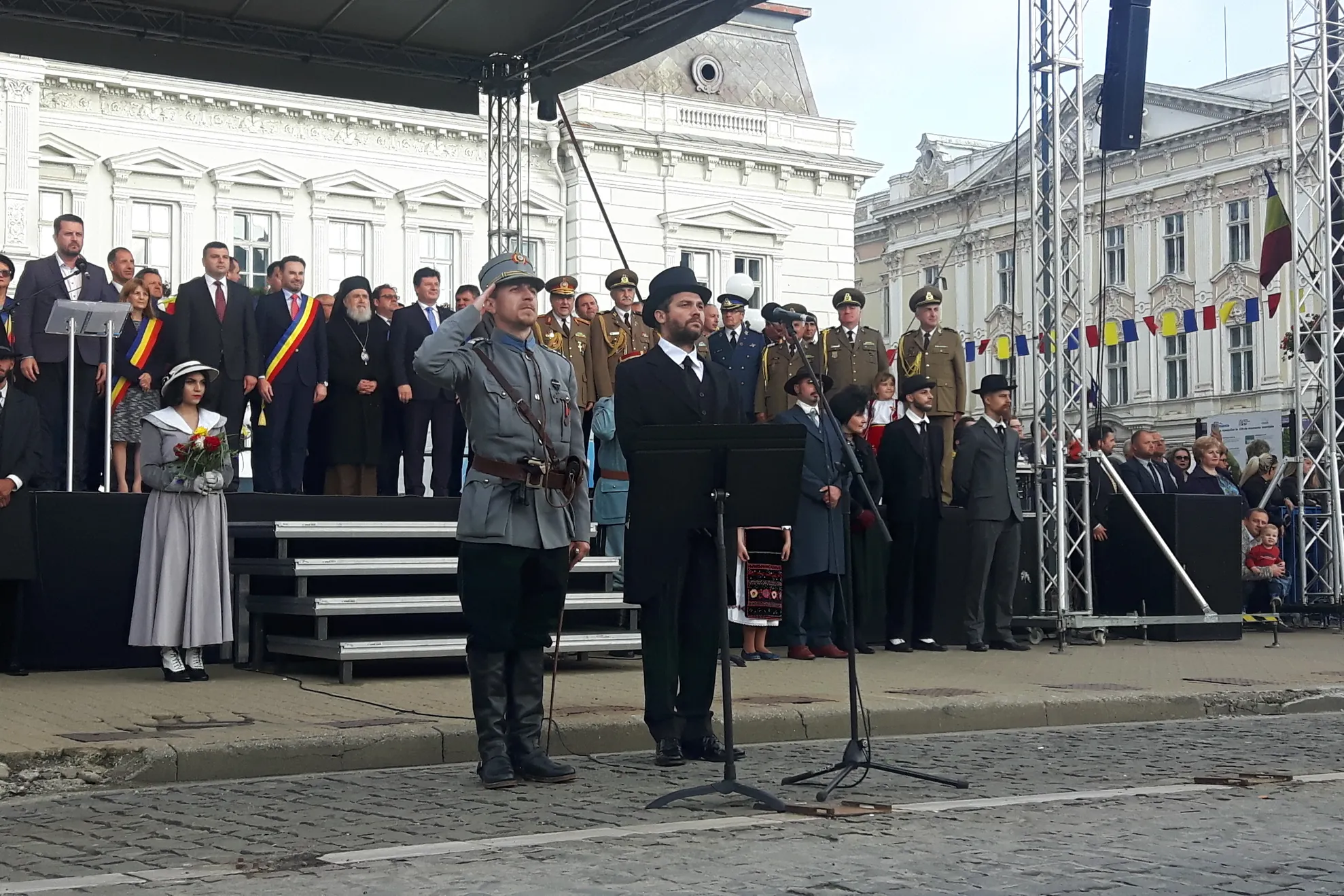 ARADCU 00 PARADA 100 ANI DE ARMATA RO IN ARAD SI ADMINISTRATIE ROMANESCA PRIMARIE BIBART FALCA VI17MAI (12)