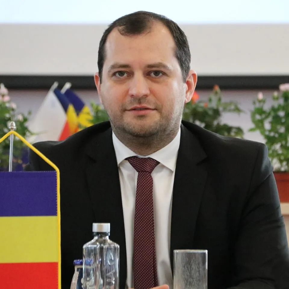 RAZVAN CADAR