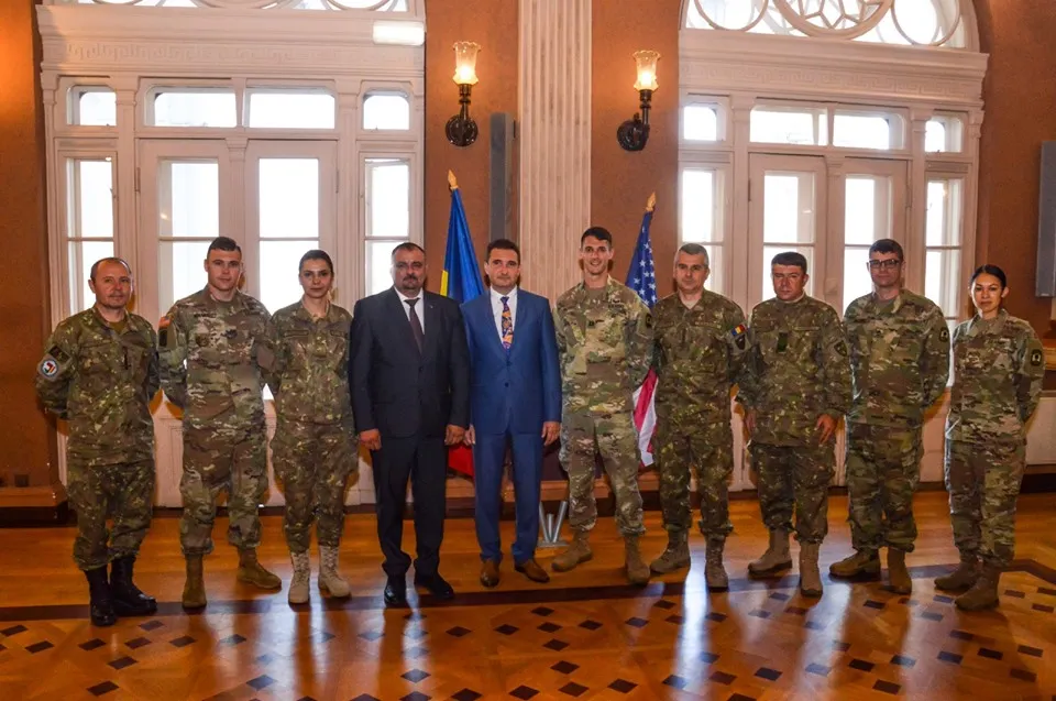 ARADCU 00 MILITARI SUA RO CALIN BIBART MA11IUN 8