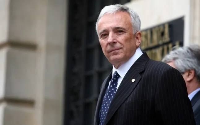 Mugur Isărescu
