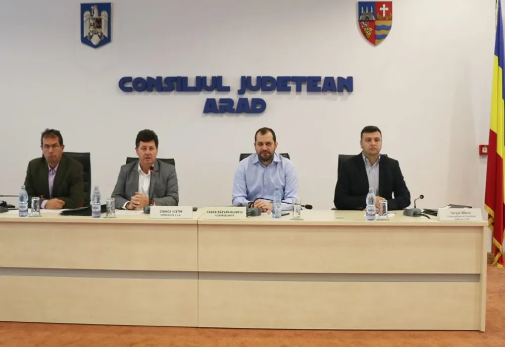 Arad: AUDIO Consiliul Județean Arad a descoperit soluția prin care zeci de localități vor avea transport public și după data de 2 decembrie