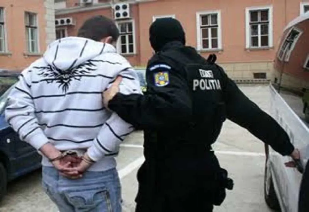 Arad: Tânăr de 20 de ani, arestat preventiv, după ce a comis mai multe infracțiuni în serie