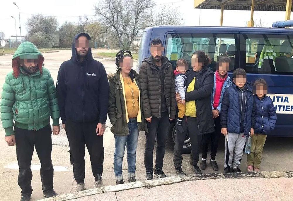 Arad: AUDIO FOTO VIDEO 20 de migranți, la frontiera de vest: 11, într-o casă în construcție din Bihor și 9, pe un câmp din Arad