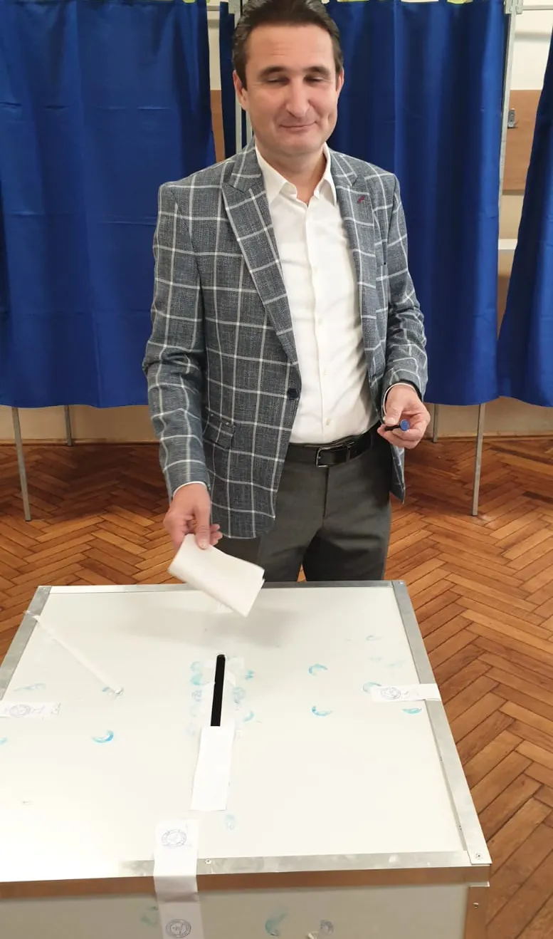 ARADCU 00 PRIMAR CALIN BIBART VOTARE DUM10NOV (1)