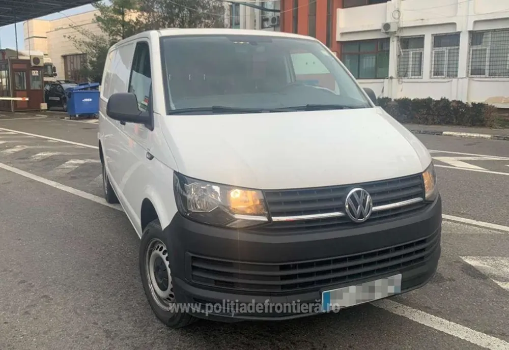 Arad: Microbuz de marfă, în valoare de 15.000 de euro, căutat de către Franța, descoperit la Nădlac 