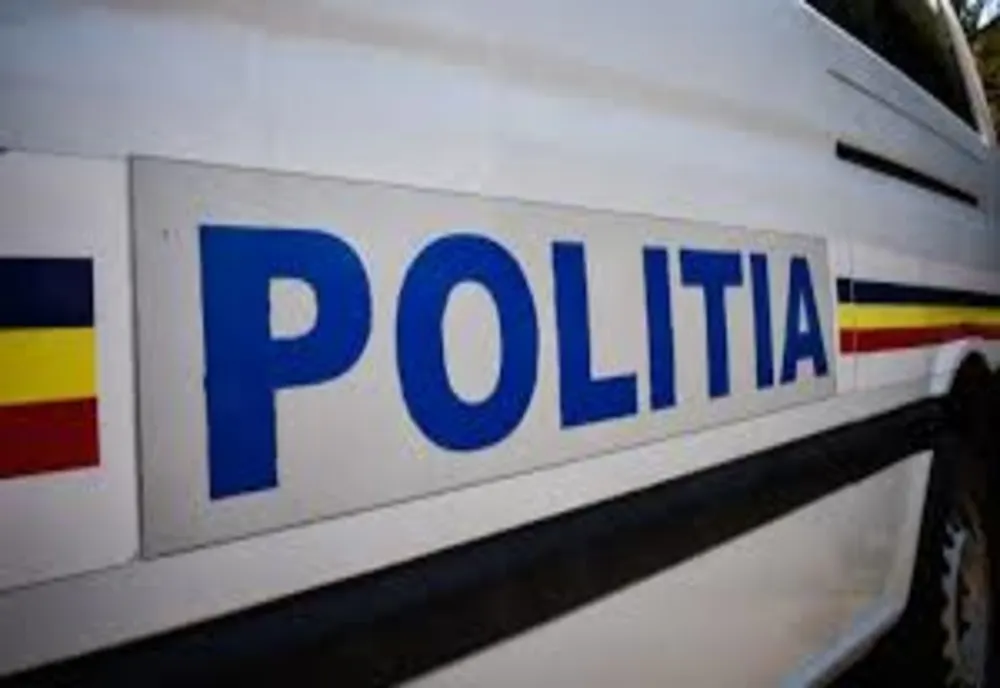 Arad: AUDIO Un tânăr de 26 de ani, care conducea o mașină beat și fără a avea permis, a intrat cu mașina în gardul unui cimitir din Arad