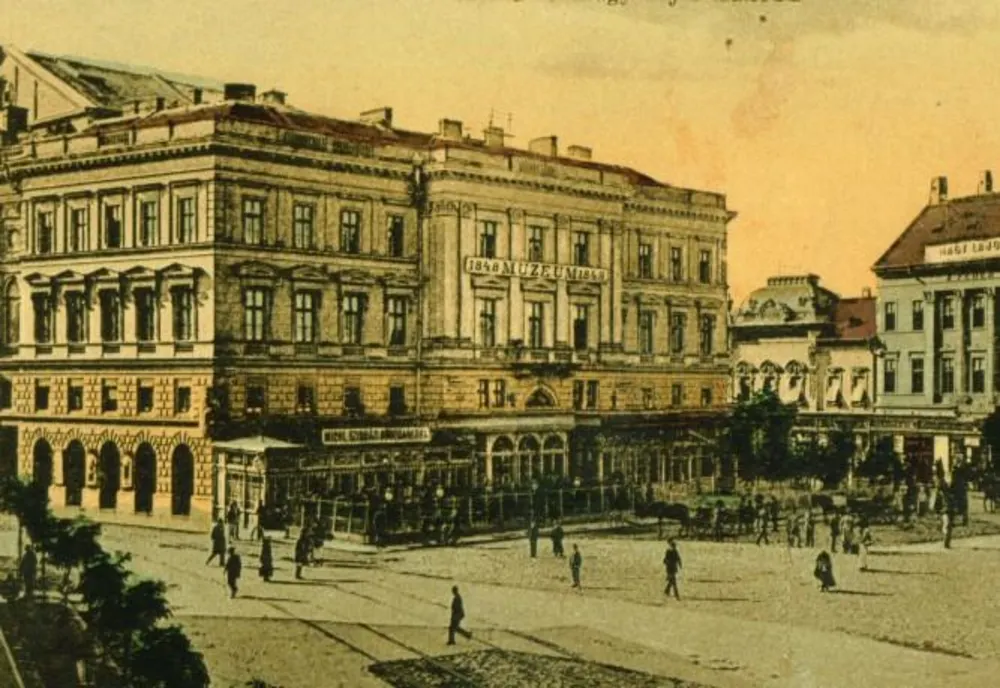 Arad: 123 de ani de la primul spectacol susținut în Teatrul din Arad de către o trupă străină, încălcând astfel chiar statutul instituției. Motivul