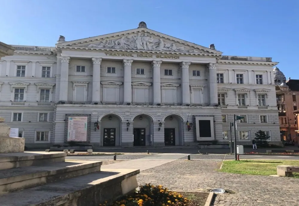 Arad: Teatrul Clasic Ioan Slavici din Arad, reabilitat și restaurat