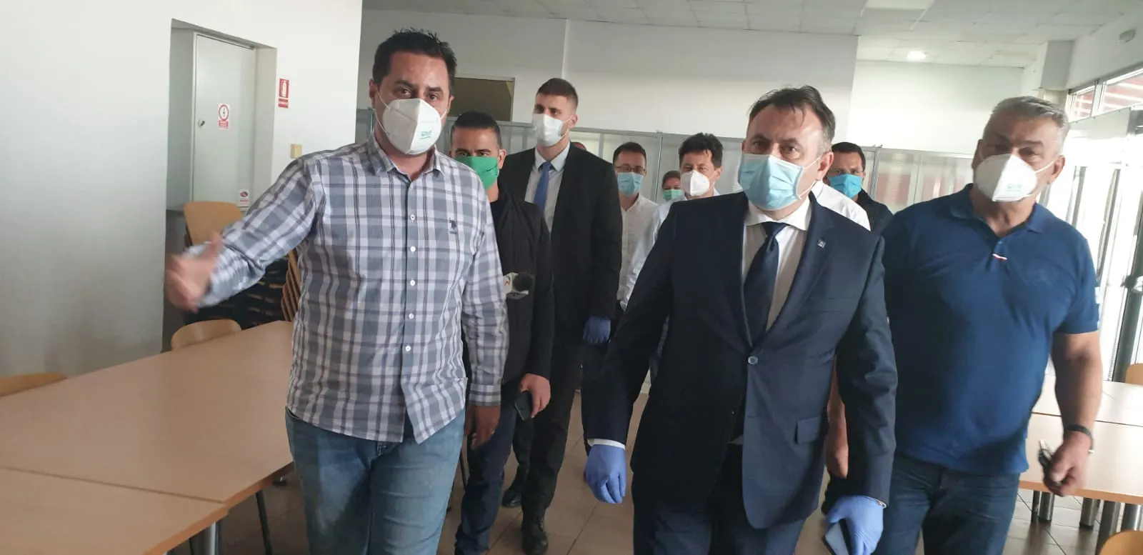 ARADCU 00 MINISTRU SANATATII NELU TATARU ARAD COMPLET JOI23APR (12)