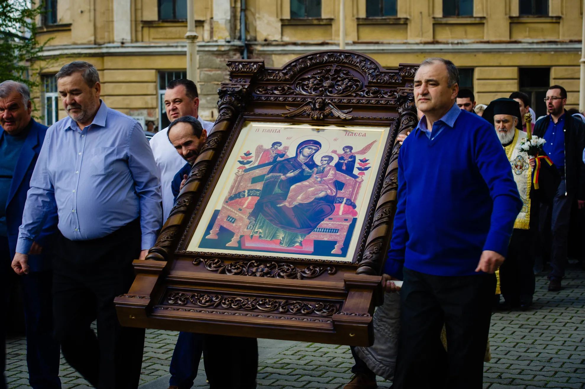ARADCU 00 PROCESIUNE ARHIEPISCOPIA ARADULUI SA11APR 2