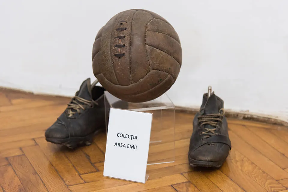 ARADCU 00 FOTBAL MUZEU VI15MAI