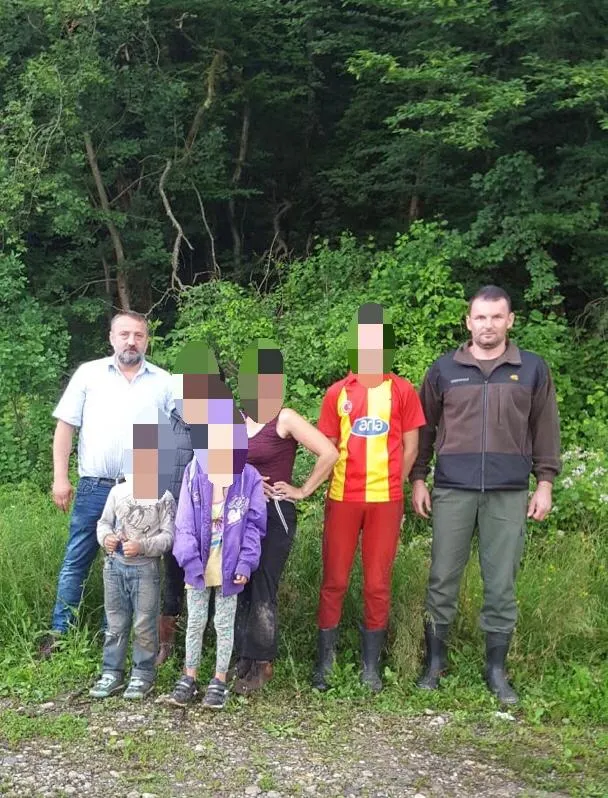 ARADCU 00 MAMA COPII PADURE POLITIA ARAD LU22IUN