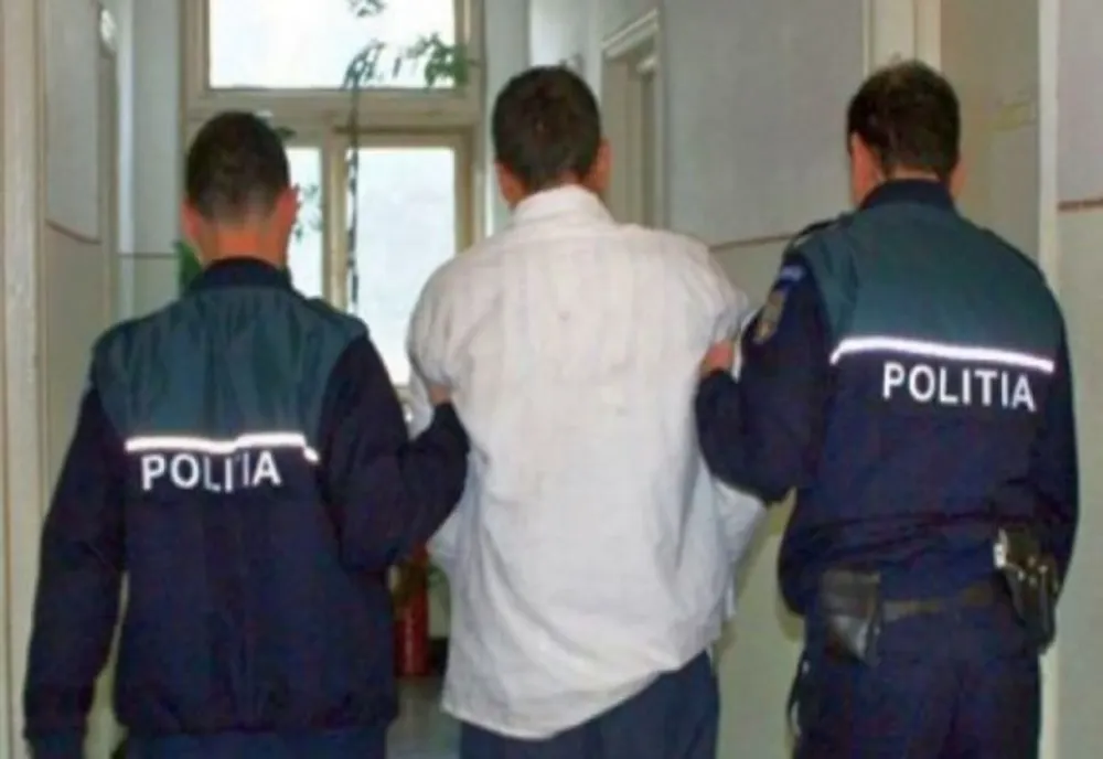 Urmărit national depistat de polițiștii