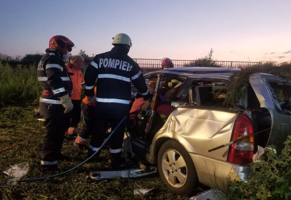 Un bărbat și o femeie au fost răniți grav într-un accident rutier, în județul Arad