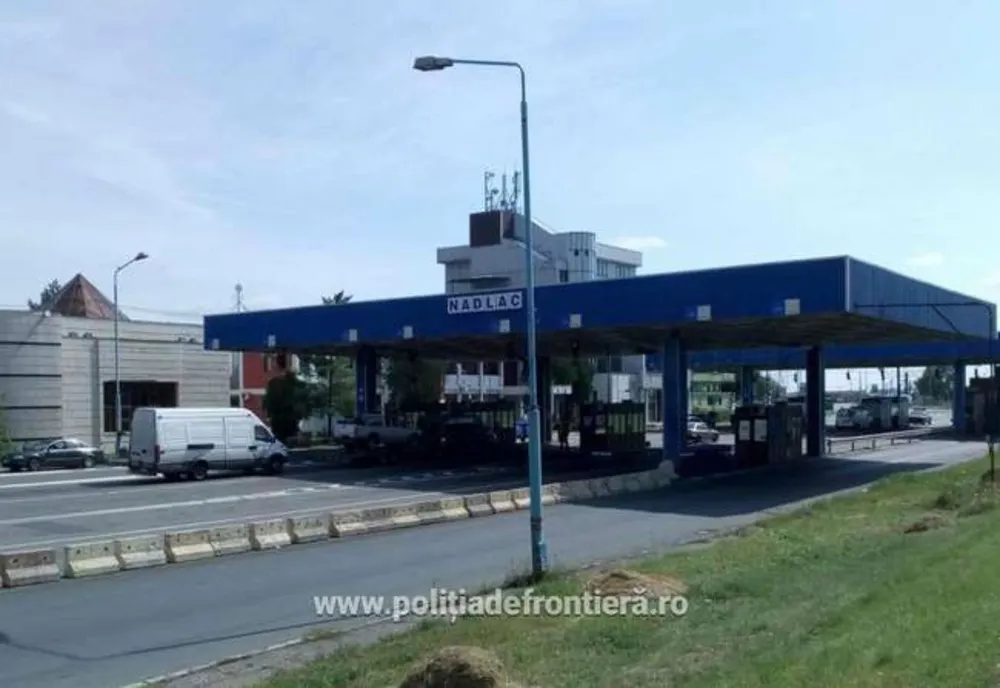Microbuz căutat în Spania, găsit în România, la frontieră