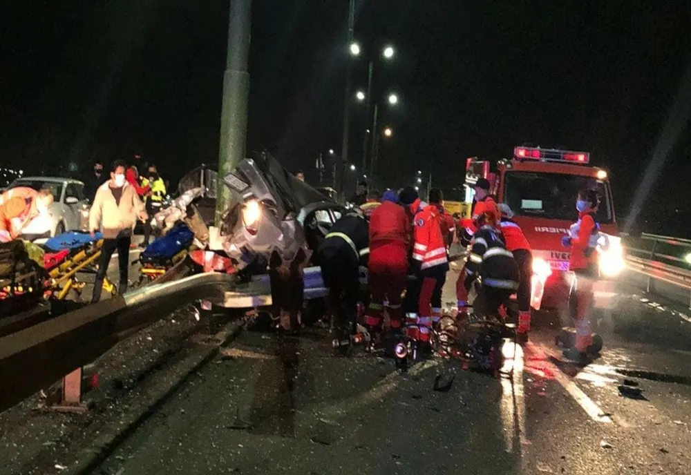 Un BMW a făcut ravagii pe un pod din Arad