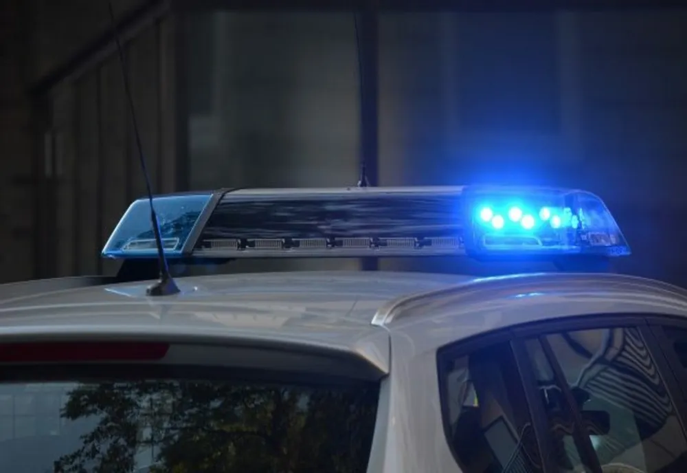 Ghinion pe față: bărbat prins de polițiști, în vestul țării, fără permis și la volanul unei mașini cu numere false