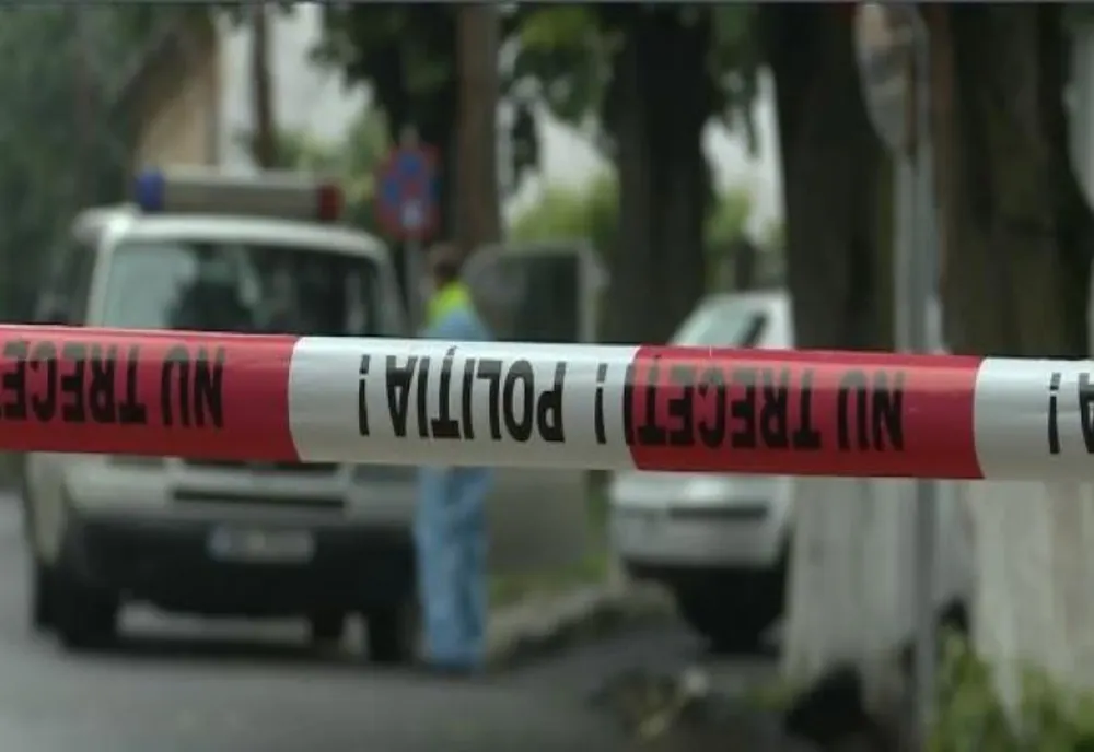 Și-a atacat soția cu cuțitul, după care s-a aruncat de la etaj