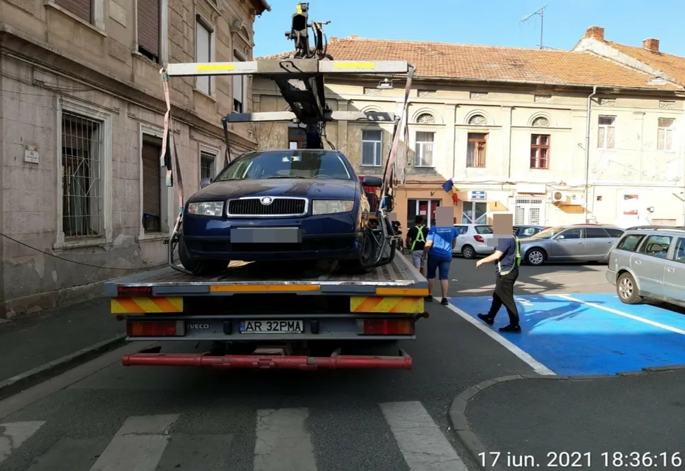 Mașini abandonate pe domeniul public, poliția face verificări