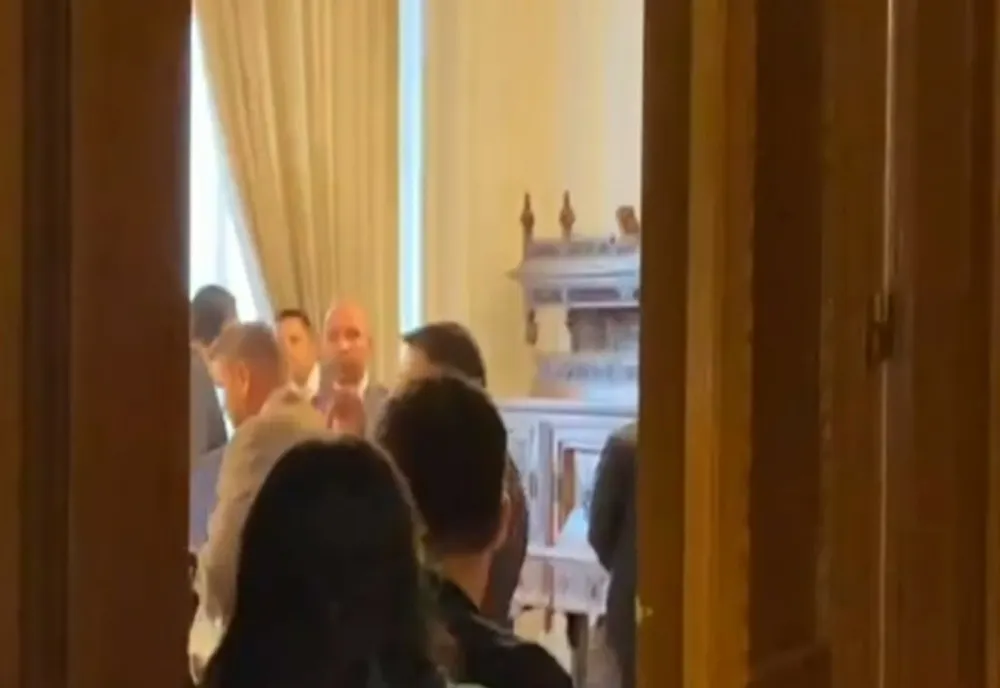 Petrecere întreruptă, la final de săptămână
