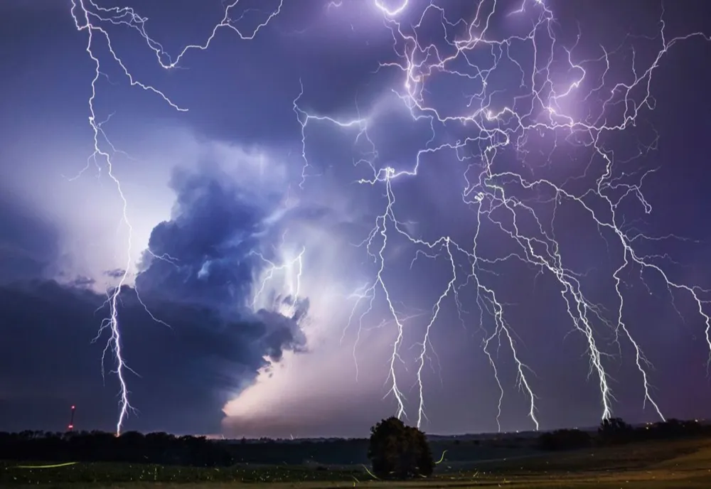 Alerte METEO - Cod roşu de averse torenţiale şi grindină și Cod portocaliu de inundaţii! 