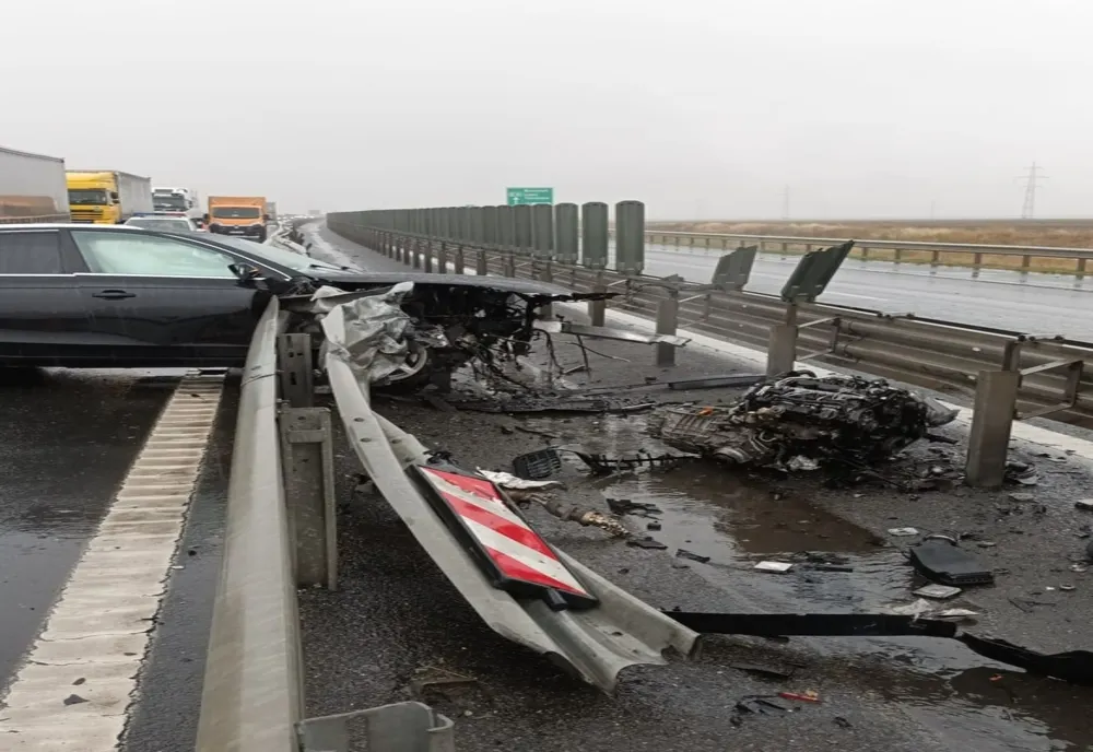 Accidente pe autostradă, între Timișoara și Arad. Un microbuz și trei autoturisme implicate în evenimentele rutiere