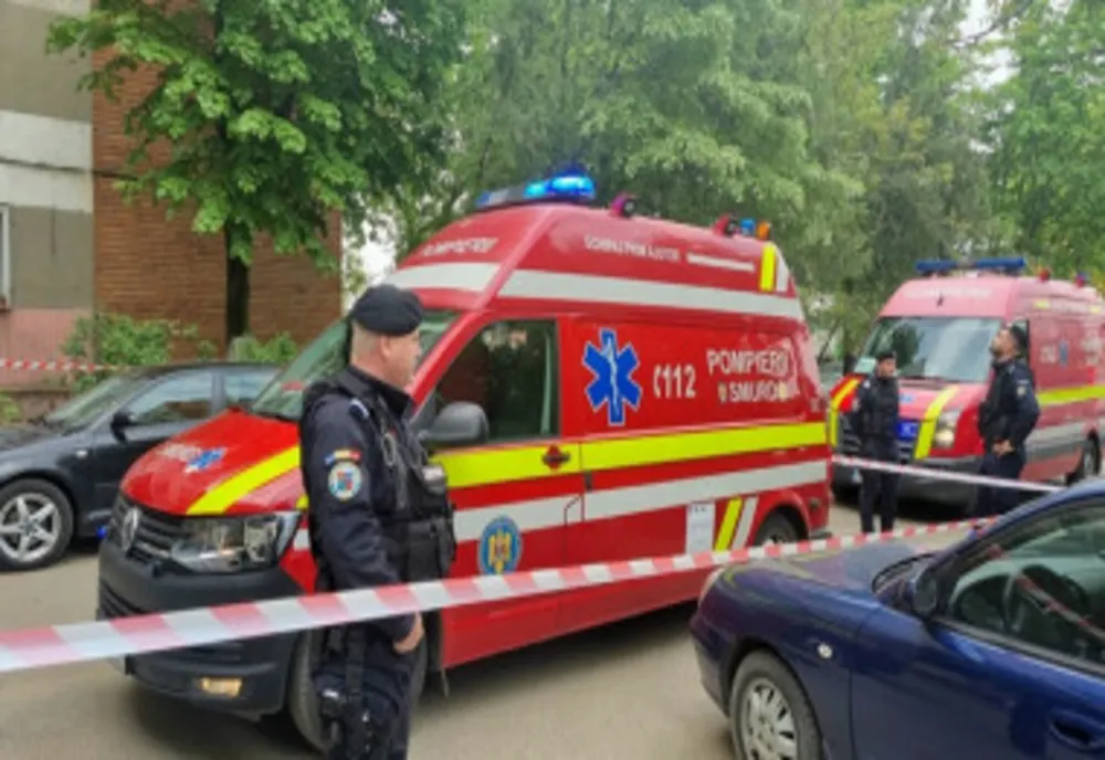 Un bărbat a pus pe jar autoritățile, în județul Arad, după ce a amenințat că se aruncă de pe un stâlp, de la 20 de metri 