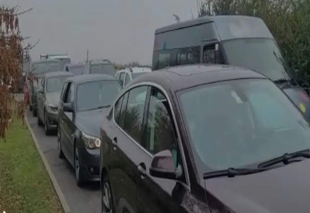Cozi în vămile din vestul țării. Sute de șoferi au așteptat la limita răbdării să iasă din România