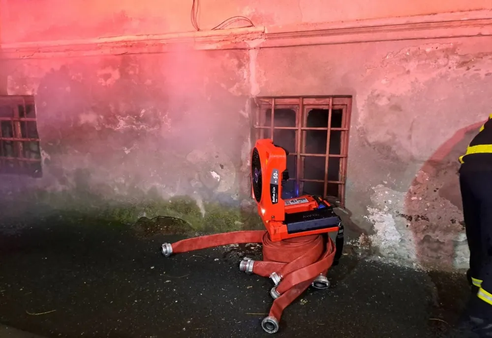 A murit într-un incendiu după ce a încercat să aprindă focul cu benzină