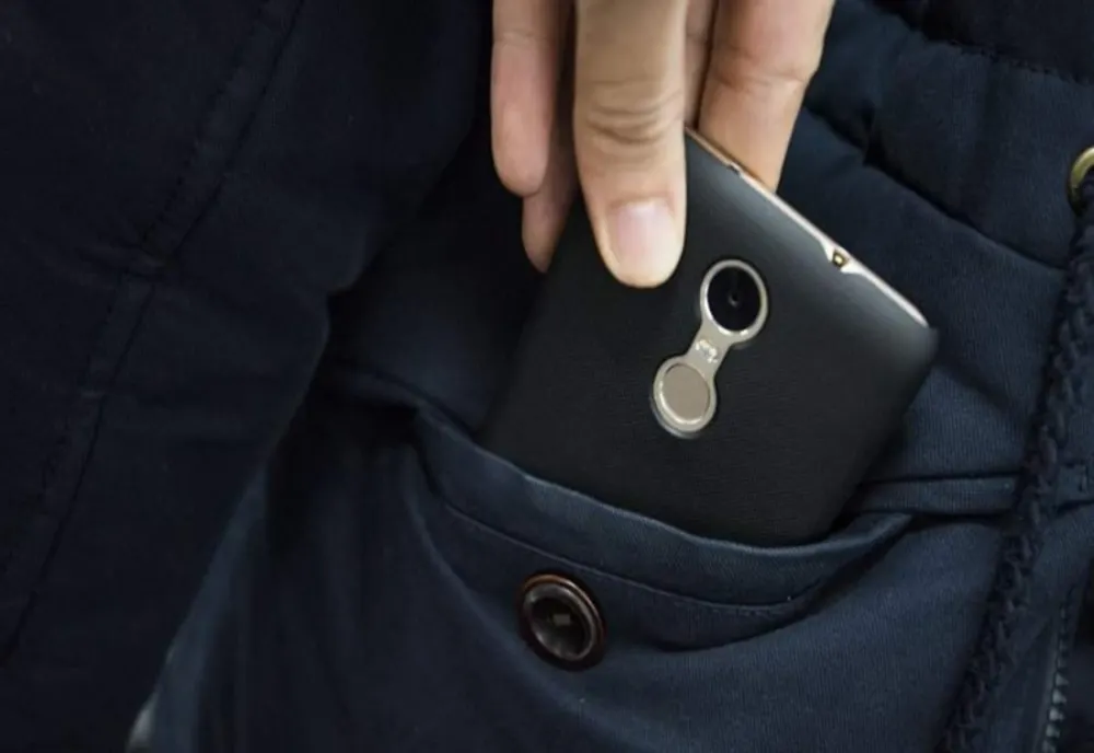 Depistat de  jandarmii arădeni la scurt timp după ce a sustras telefonul unei femei