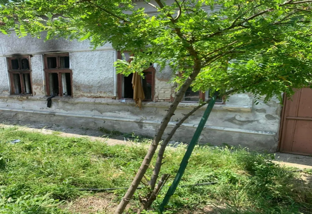 Bărbat rănit, la Arad, într-un incendiu care i-a cuprins locuința în urma exploziei unei butelii