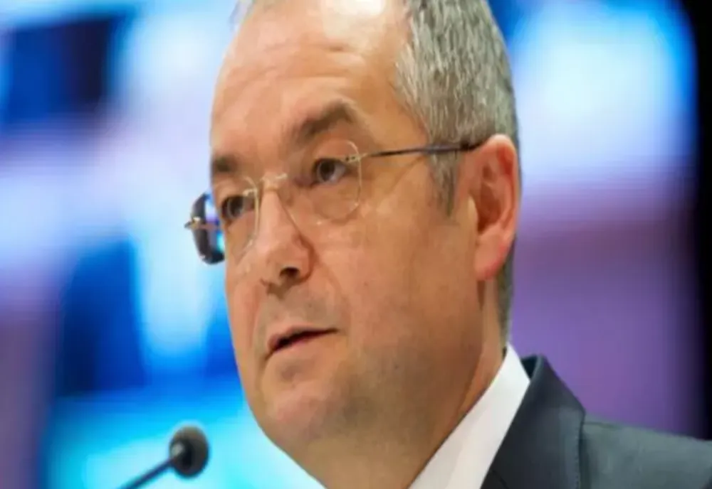 EMIL BOC VREA SĂ INTERZICĂ FUMATUL ÎN STAȚII, PARCURI ȘI BAZE SPORTIVE ÎN CLUJ-NAPOCA
