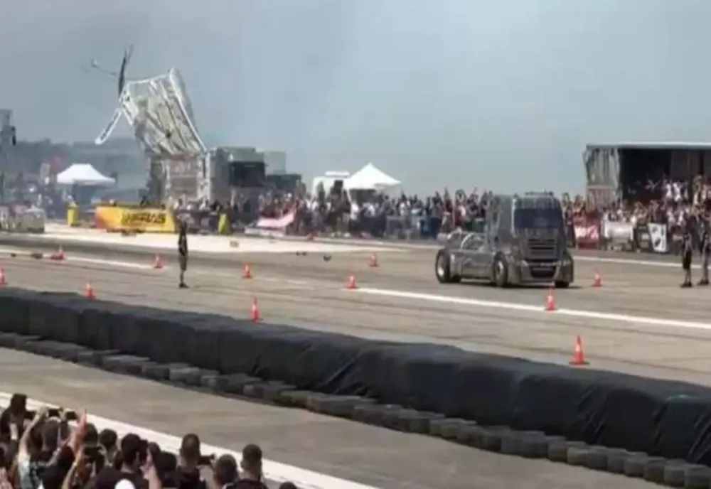 Adolescent rănit grav la un eveniment de pe Aeroportul Arad, din cauza vântului puternic