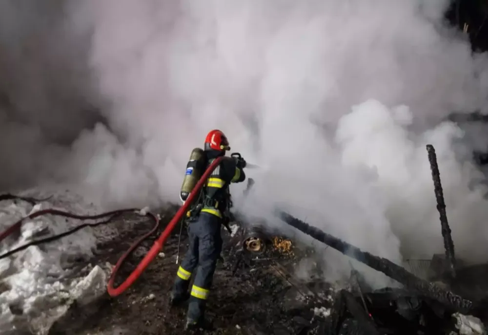 Sfârșit cumplit pentru un bătrân din Arad: a ars de viu în propria casă