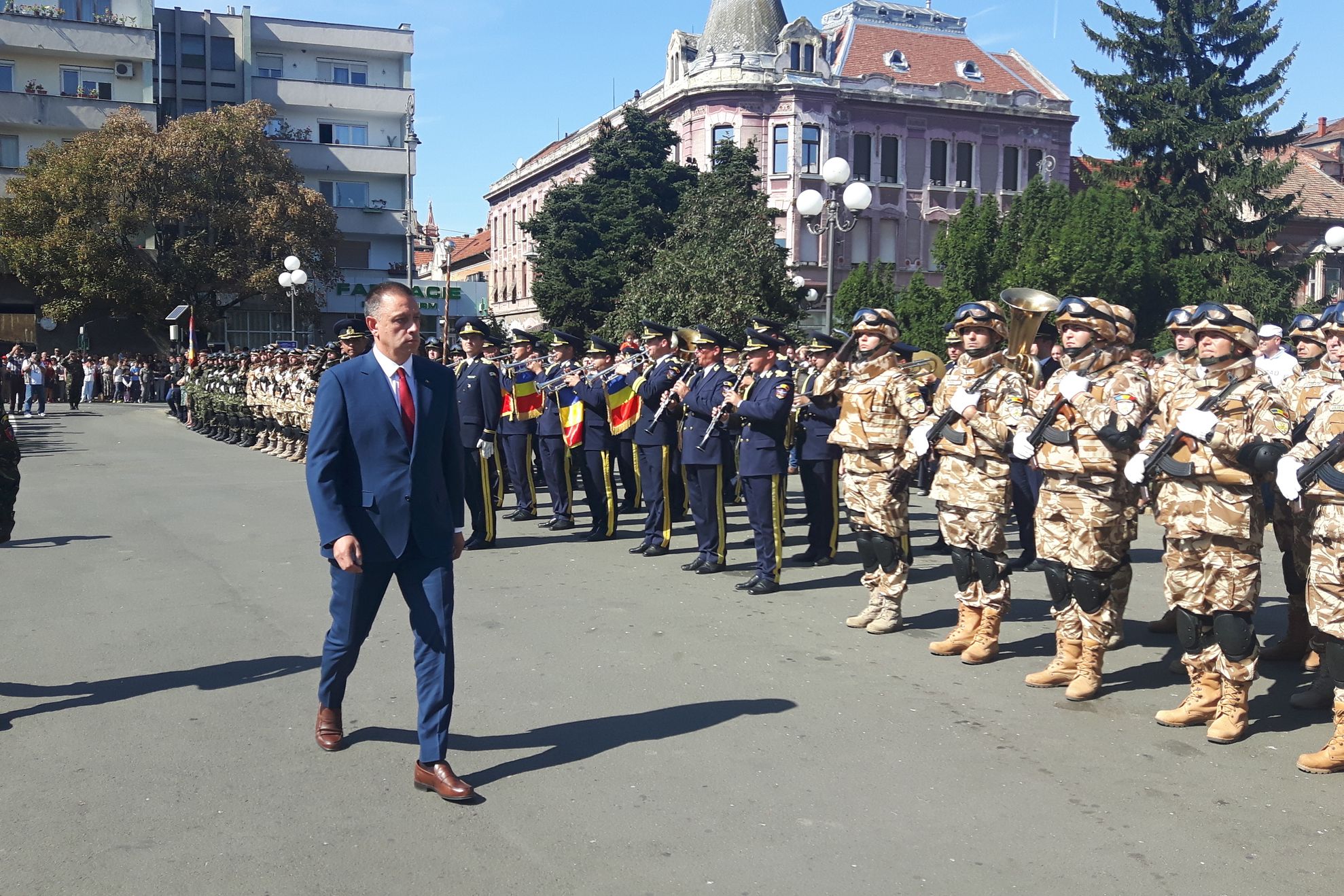 ARADCU MINISTRUL APARARII MIHAI FIFOR DUM16SEPT 6