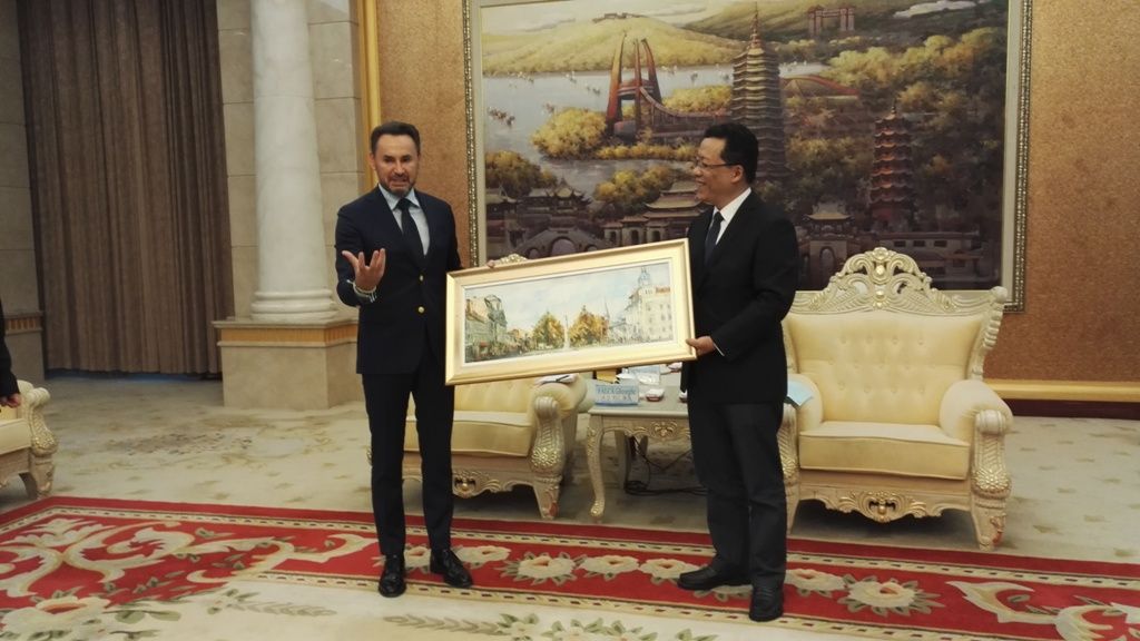 ARADCU 00 GHEORGHE FALCA IUSTIN CIONCA CHINA MI24OCT (10)