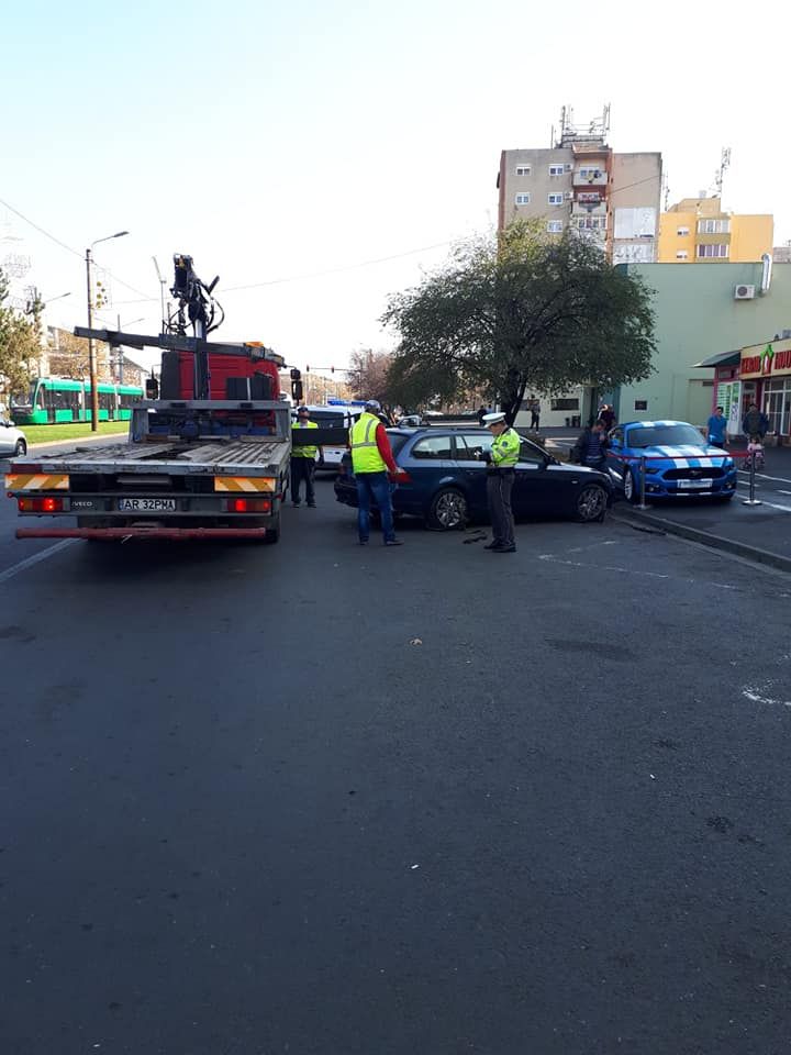 ARADCU 00 POLTIA LOCALA ARAD MASINA VI09NOV