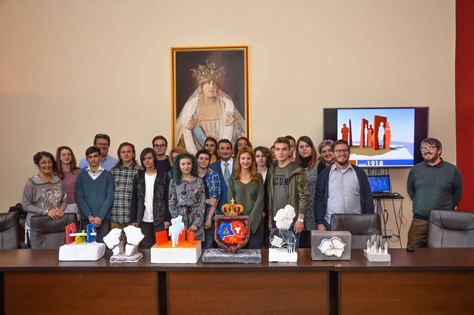 ARADCU 00 PRIMARIA ARAD MONUMENT CALIN BIBART JOI15NOV (1)