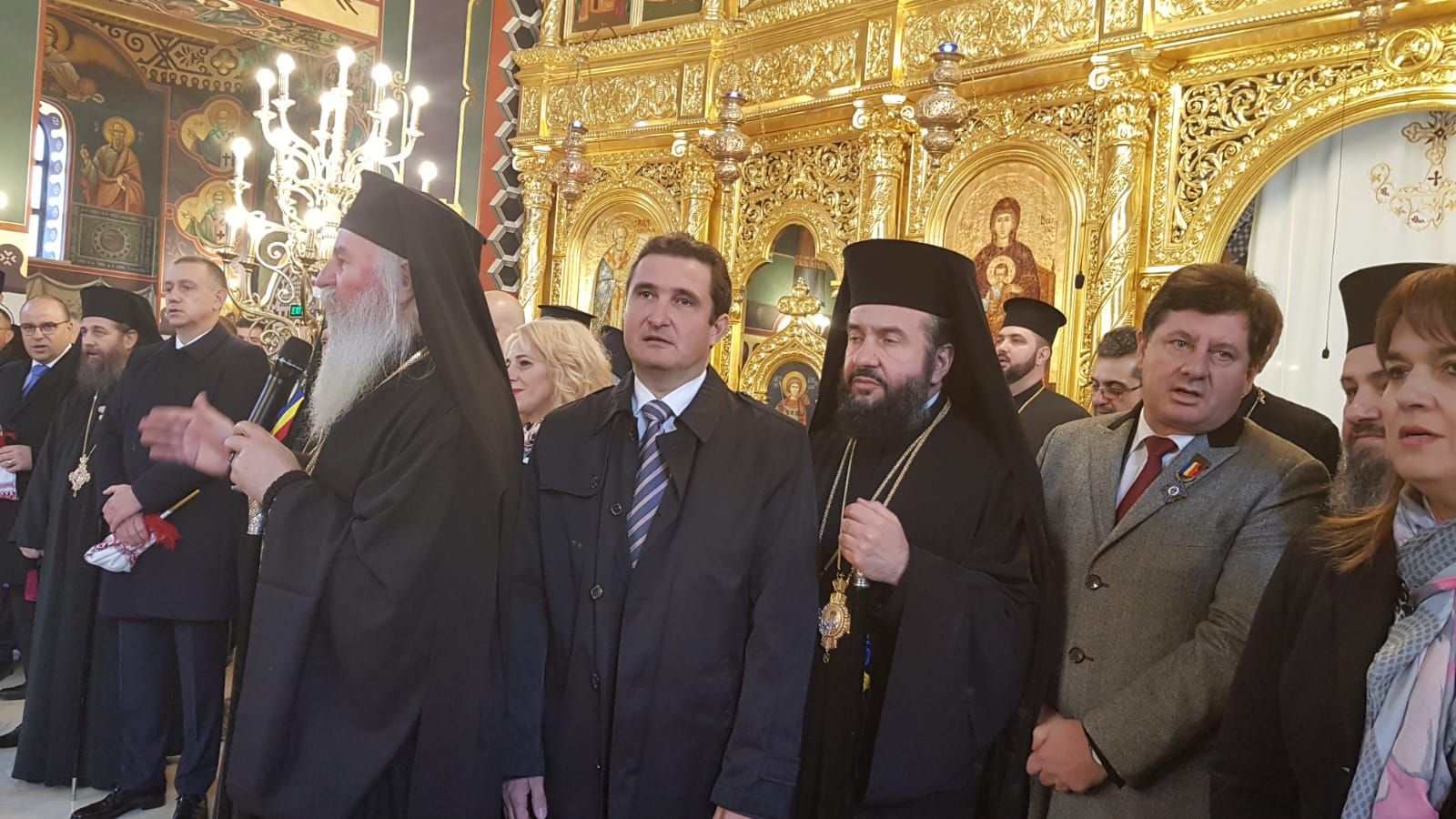 ARADCU 00 IPS IOAN MITROPOLIT BANAT CALIN BIBART IUSTIN CIONCA MIHAI FIFOR SFINTIRE CATEDRALA ARHIEPISCOPALA ARAD DUM09DEC (12)