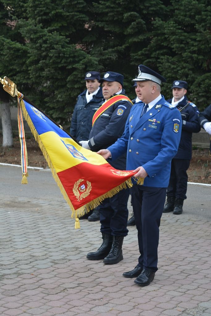 ARADCU 00 JANDARMI LU03DEC (1)