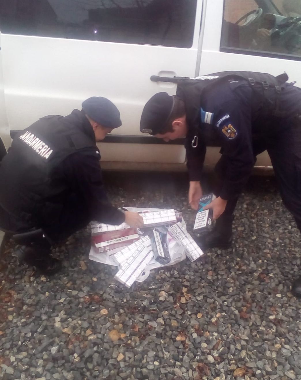 ARADCU 00 TIGARI JANDARMI CONTRABANDA MA04DEC (1)