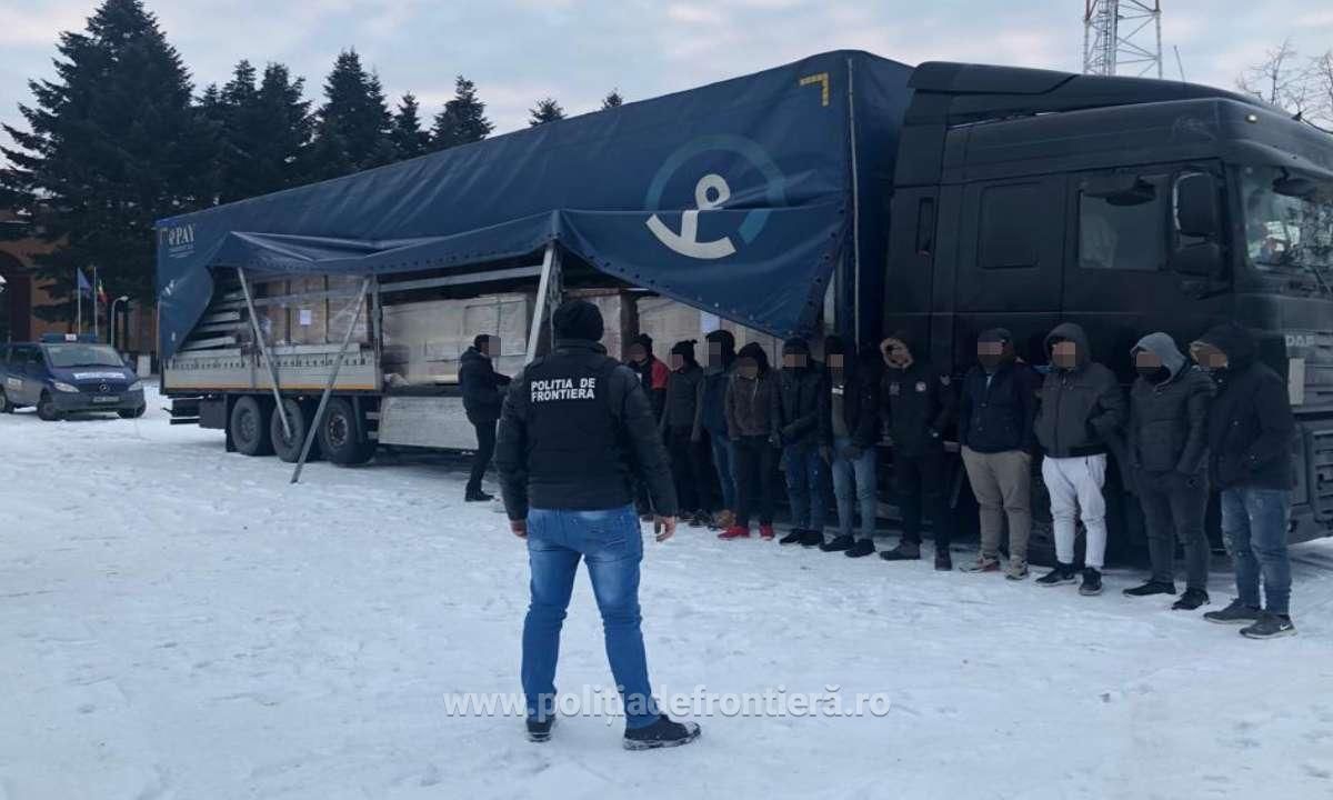 ARADCU 00 MIGRANTI POLITIA DE FRONTIERA ARAD LU07IAN