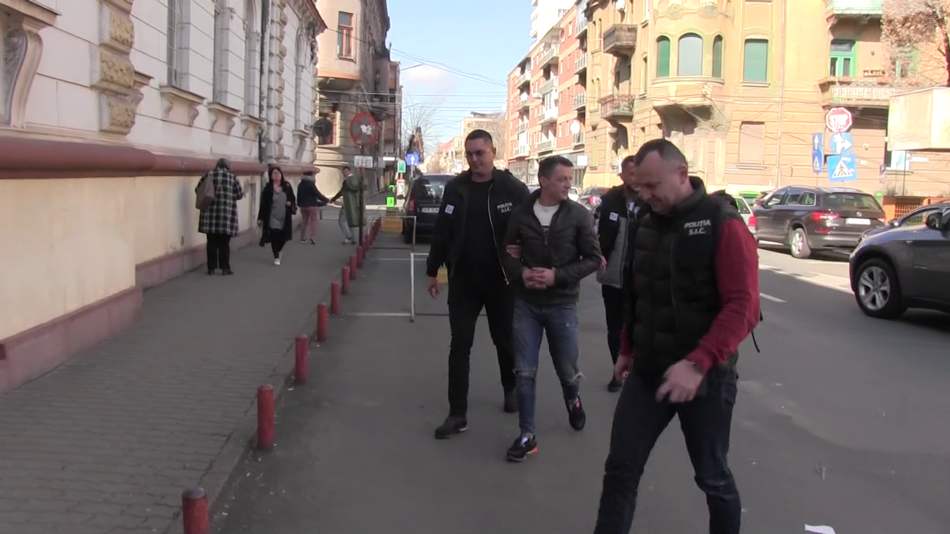 ARADCU 00 BANCOMAT PARCHET POLITIA ARAD MA12MART (8)