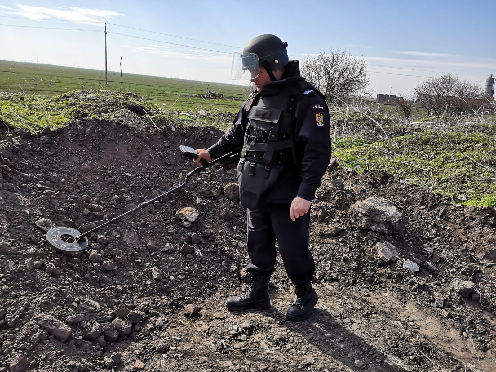 ARADCU 00 MUNITIE BOMBA PIROTEHNISTI ISU ARAD VI22MART