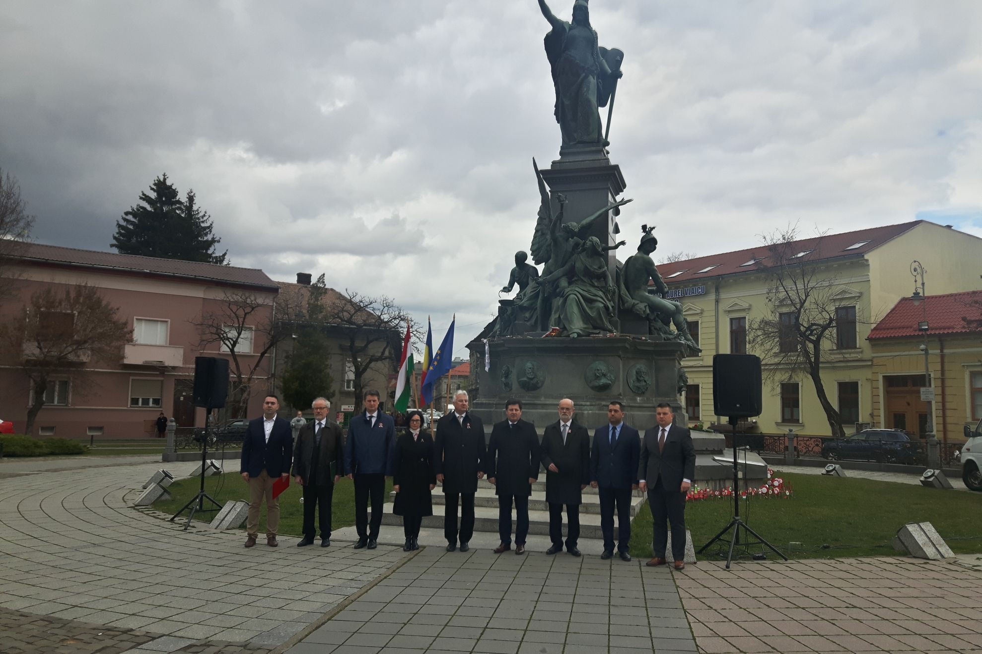 ARADCU 00 STATUIA LIBERATATII PARCUL RECONCIERII VICEPREMIER UNGARIA PETER FARAGO VI15MART (1)