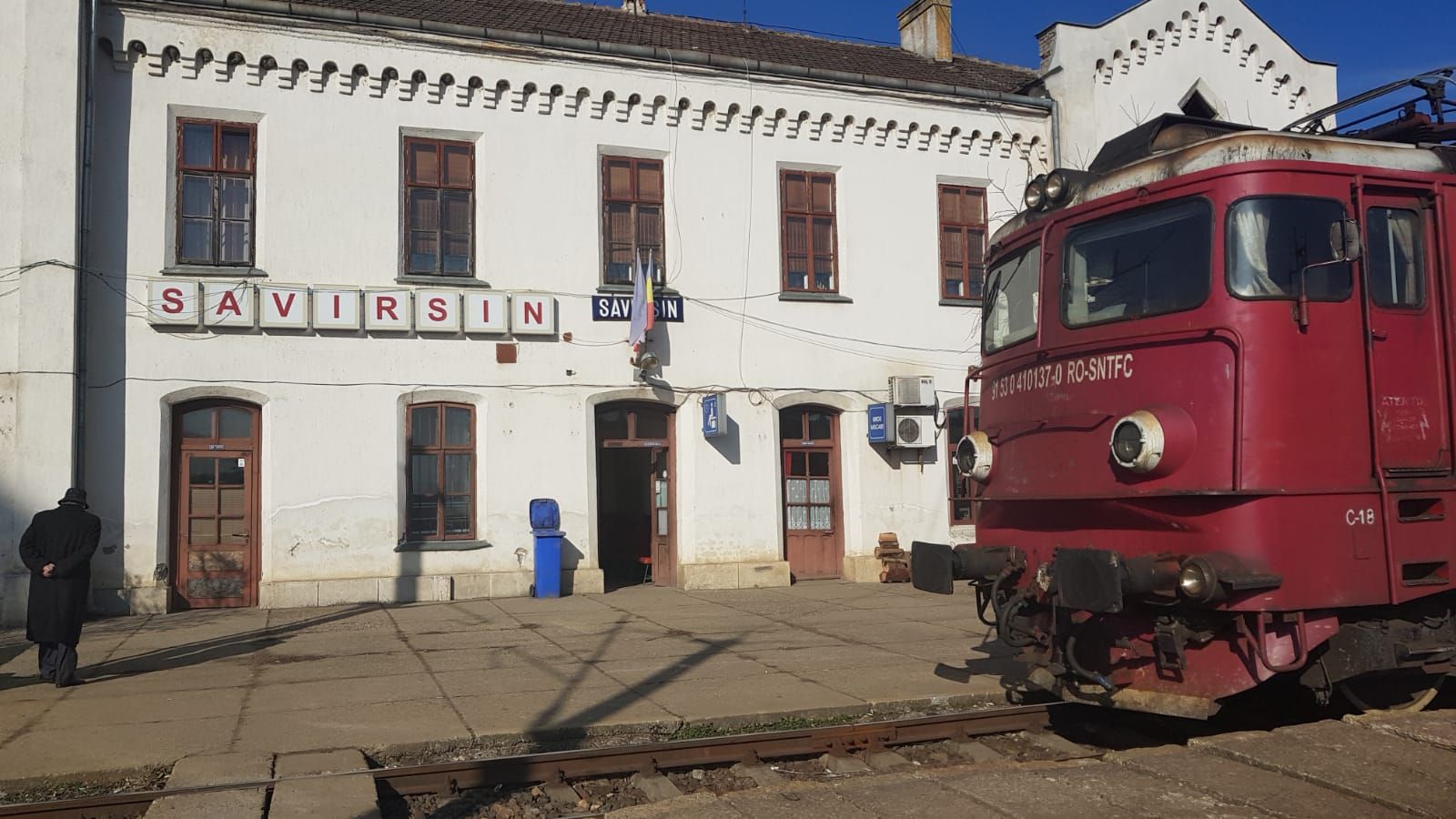 ARADCU 00 TREN BLOCAT SAVARSIN SA02MART 3