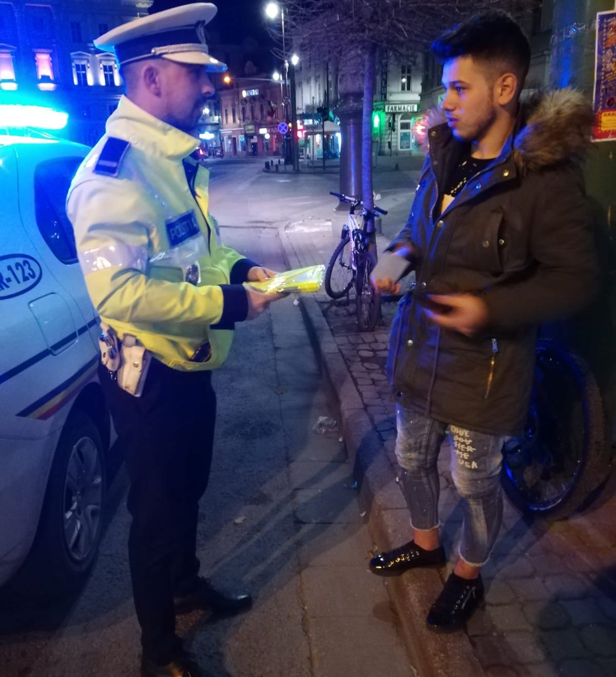 ARADCU 00 VESTE REFLECTORIZANTE BICICLISTI POLITIA ARAD