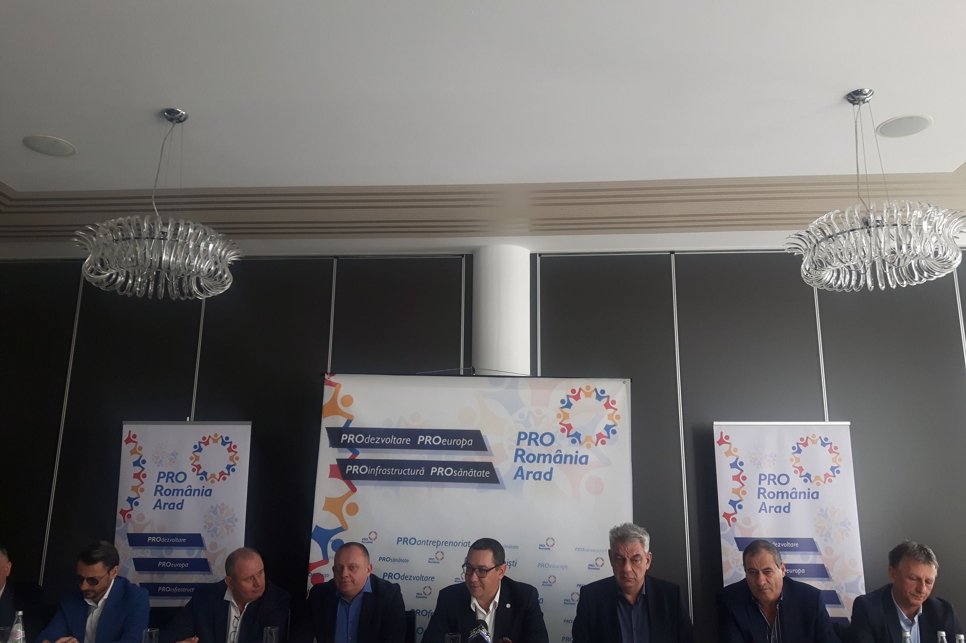 ARADCU 00 VICTOR PONTA MIHAI TUDOSE VI22MART (4)